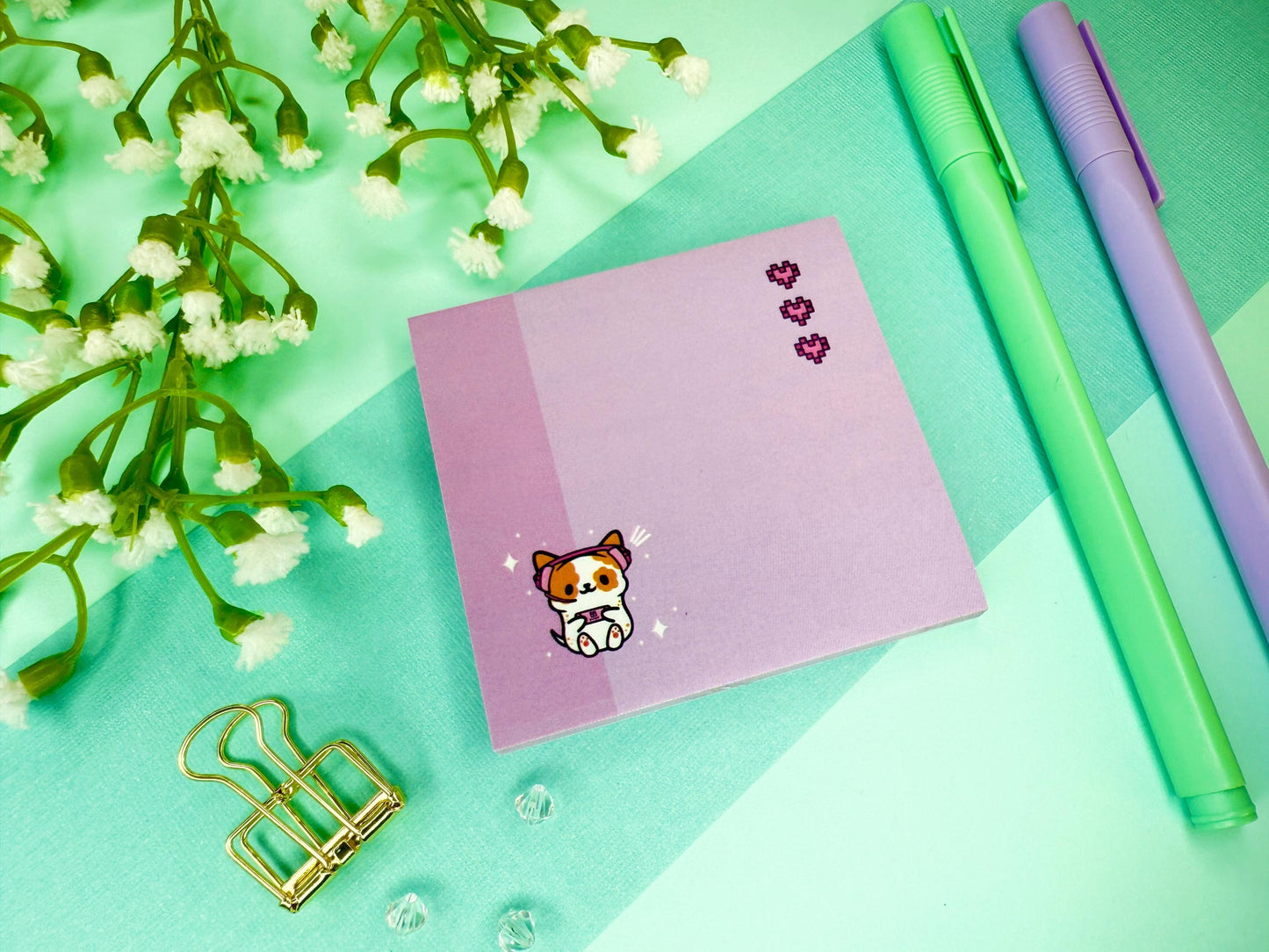 Sticky notes with hearts and an illustration of a kawaii gamer dog wearing headphones and playing a game console.