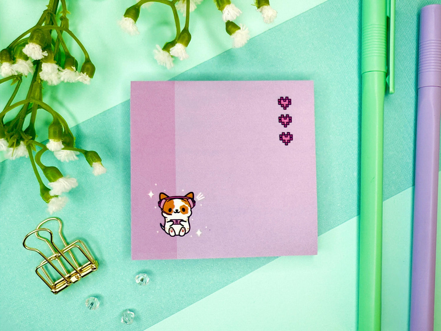 Sticky notes with hearts and an illustration of a kawaii gamer dog wearing headphones and playing a game console.