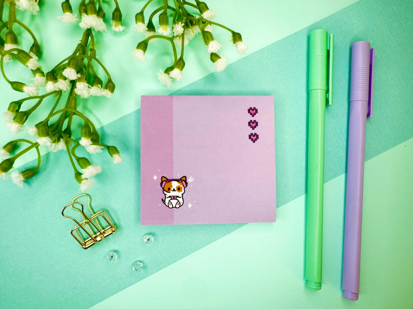 Sticky notes with hearts and an illustration of a kawaii gamer dog wearing headphones and playing a game console.